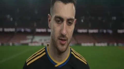 “八将离队，新星牵扯其中，两将成意外，西蒙斯转会终定三地”